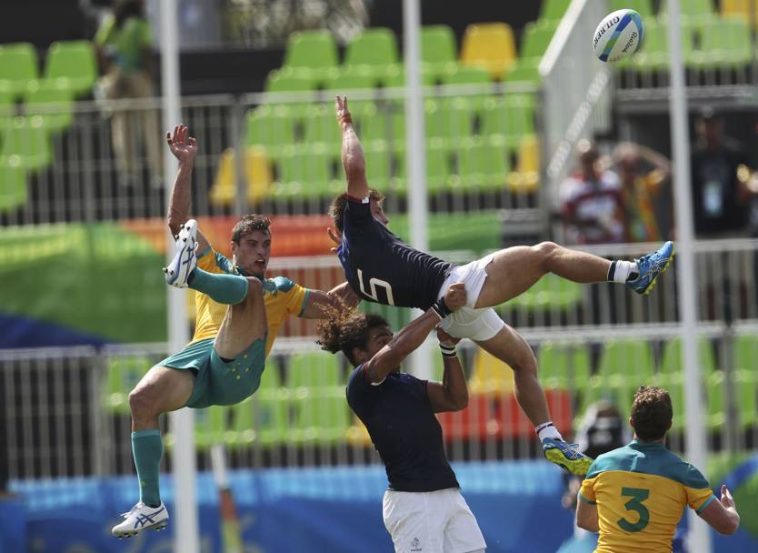 Fase concitata dell’incontro di rugby a 7 fra Australia e Francia (Reuters)